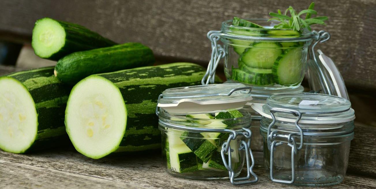 Courgettes crues et en bocal